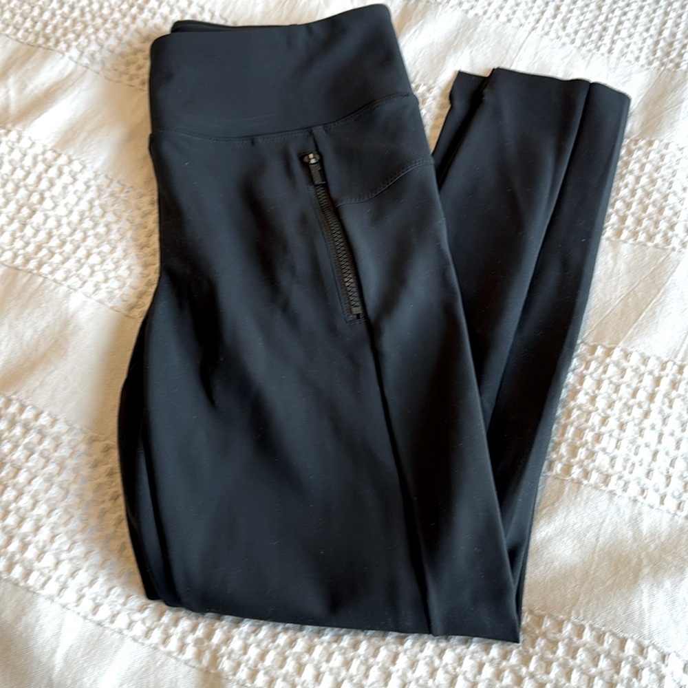 Athleta zip pocket scuba legging M